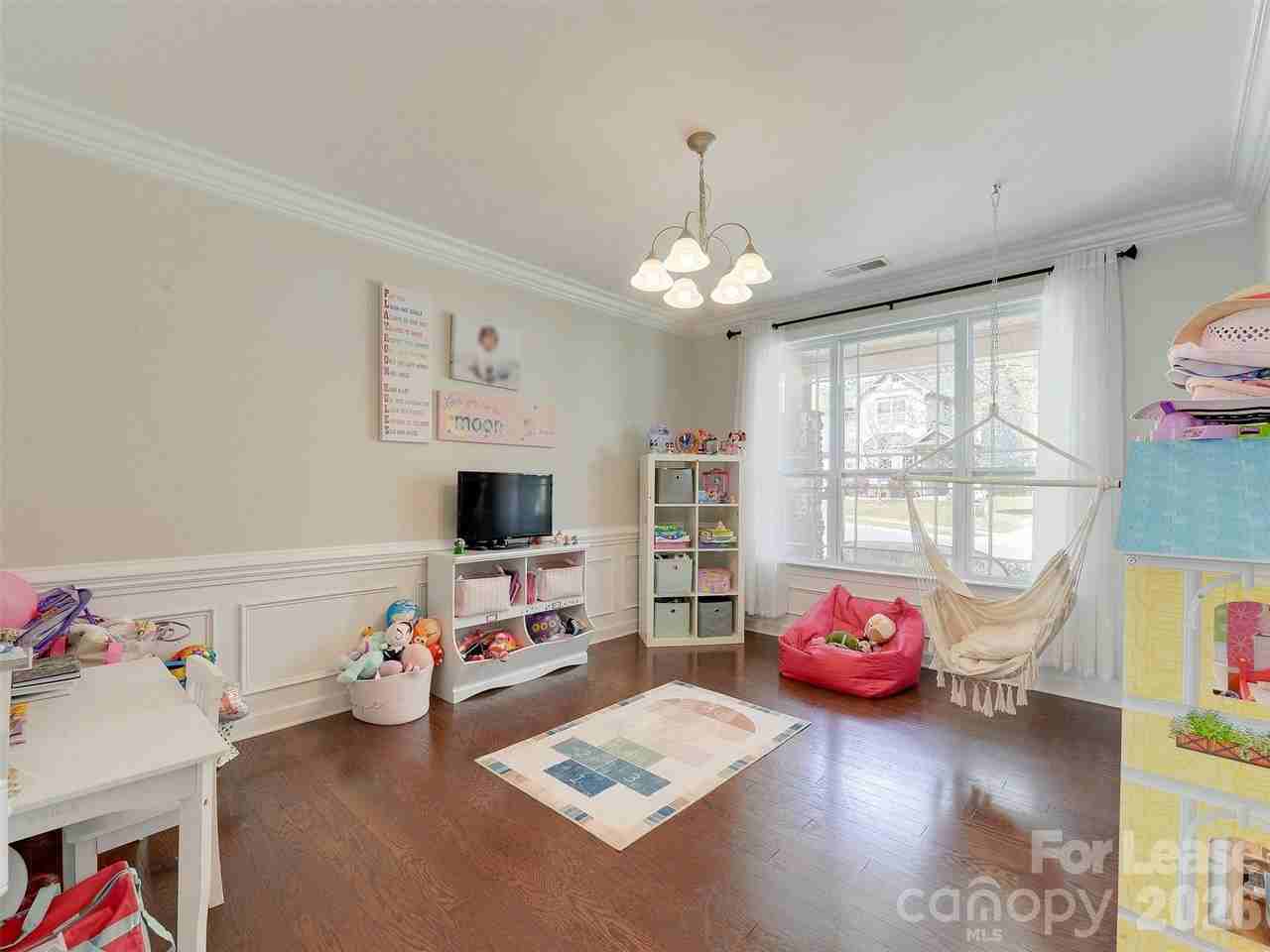 7121 Toxaway Ln - Photo 5 of 48