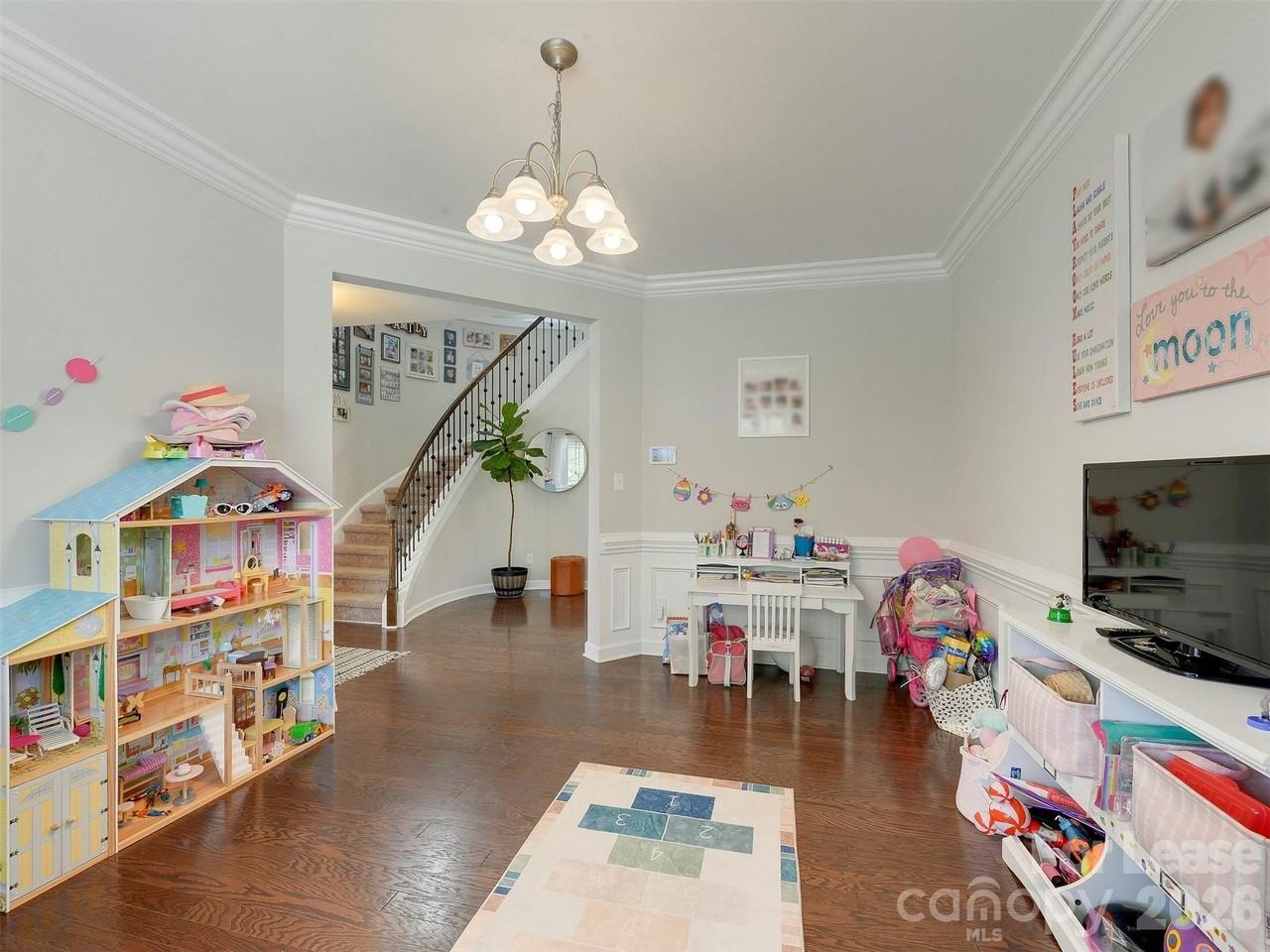 7121 Toxaway Ln - Photo 6 of 48