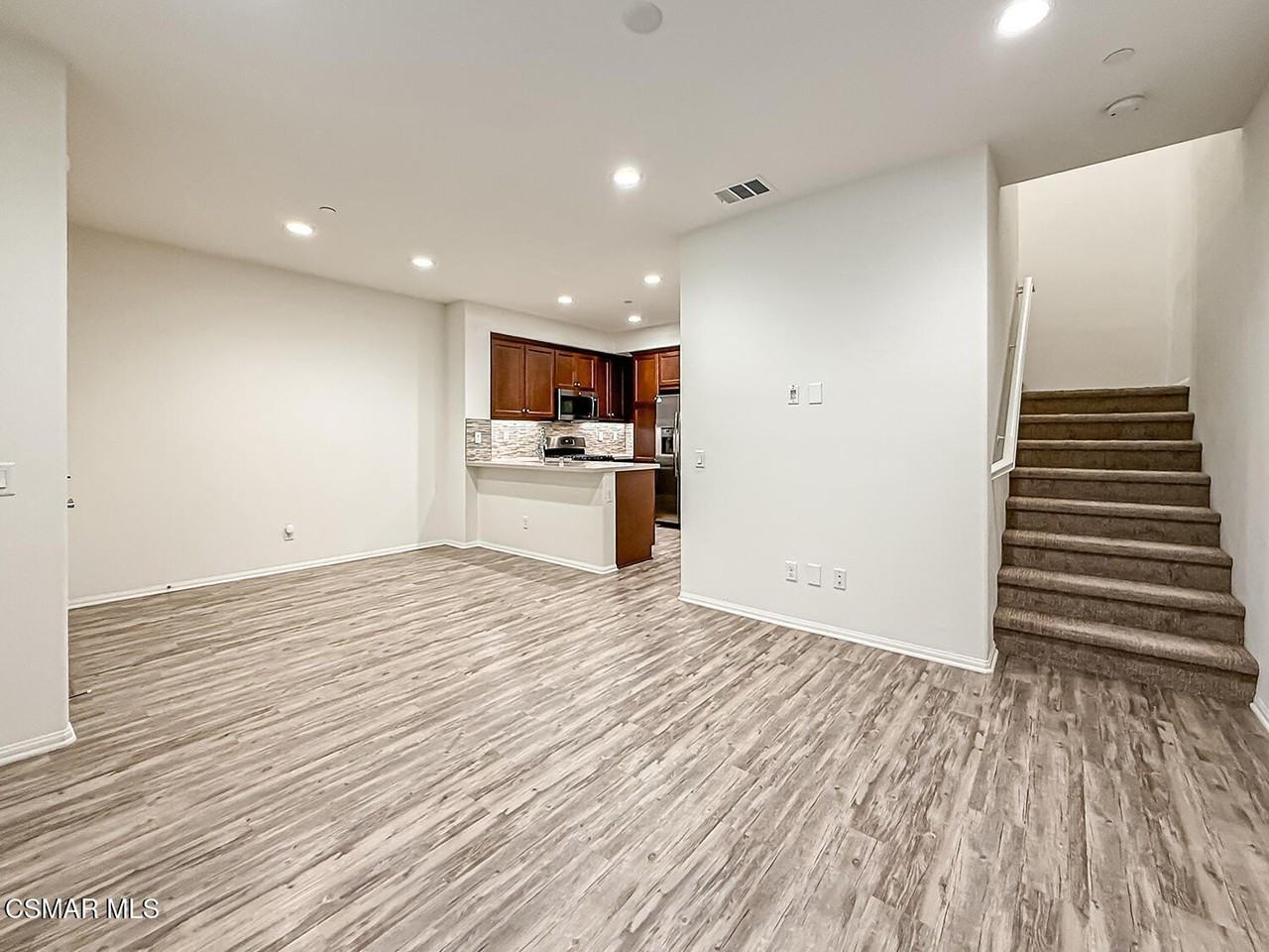 389 Castiano St - Photo 6 of 38