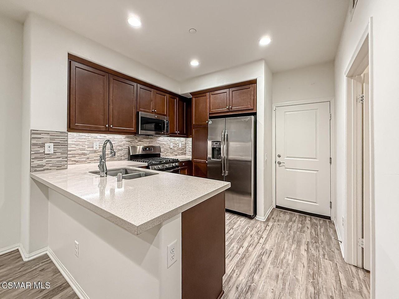 389 Castiano St - Photo 7 of 38