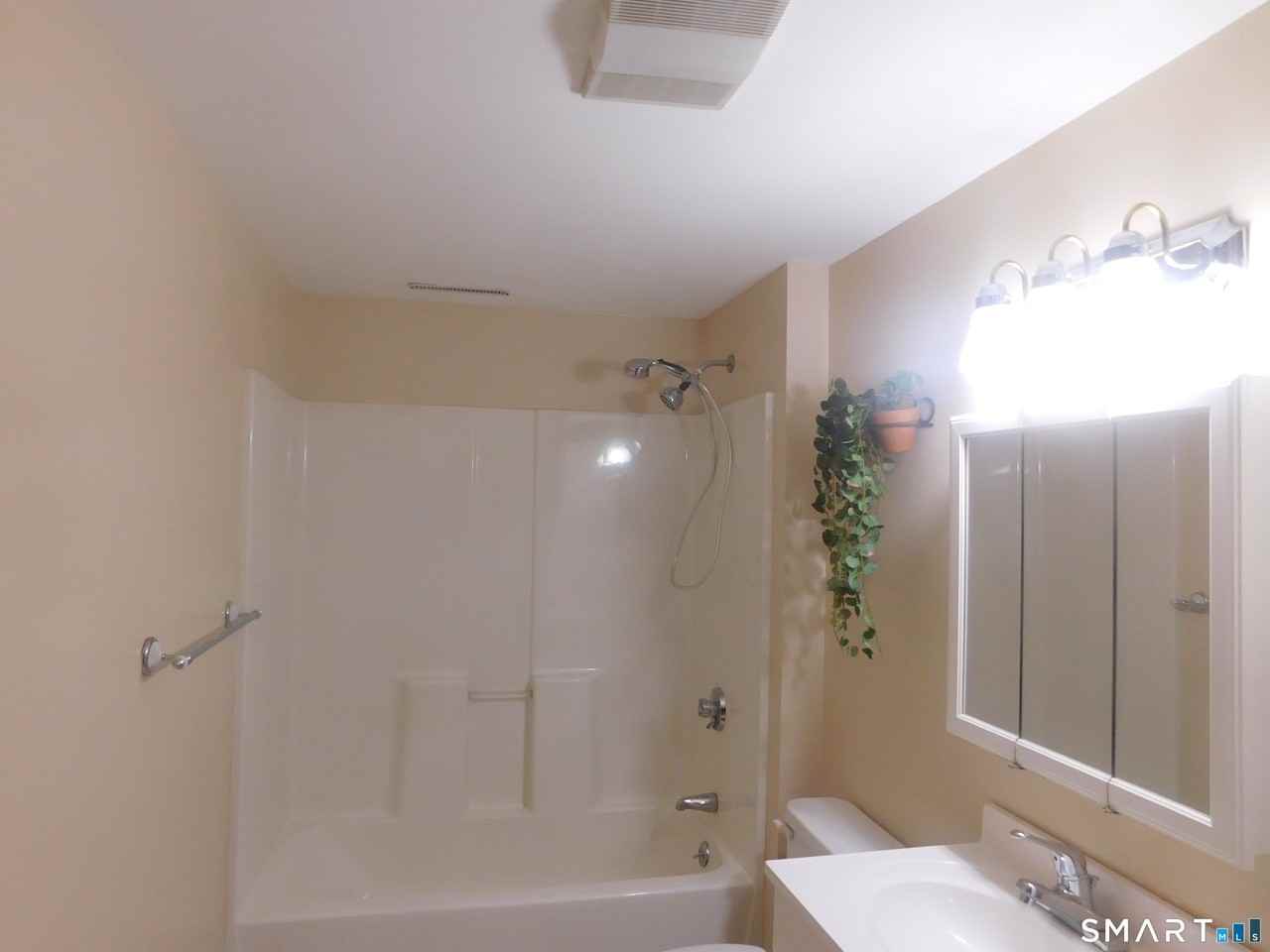 6 Daybreak Lane unit: Studio - Photo 5 of 7