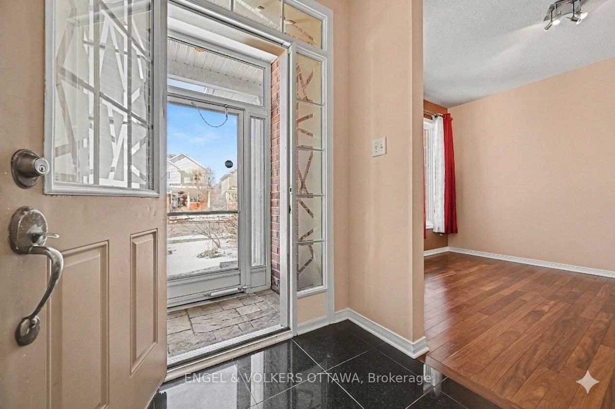 352 West Ridge Dr - Photo 5 of 39