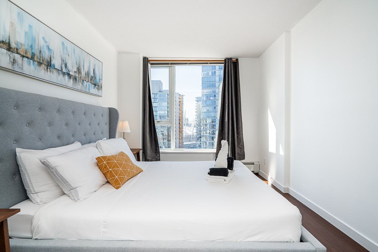 188 Keefer Place - Photo 4 of 25