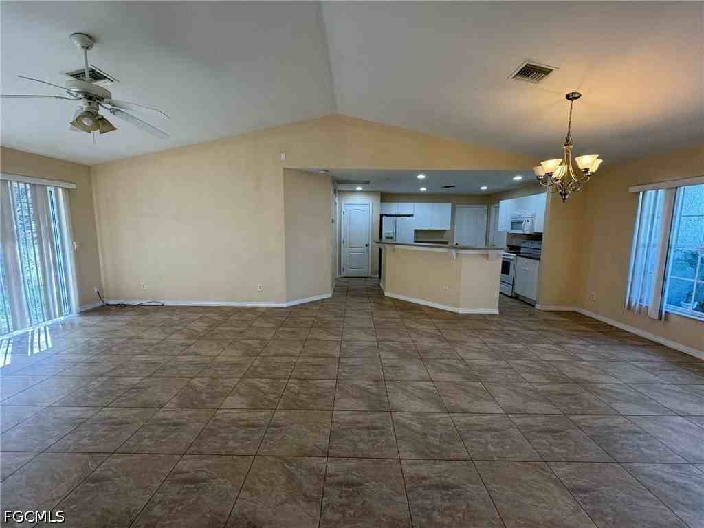 224 Kismet Pkwy E - Photo 3 of 10