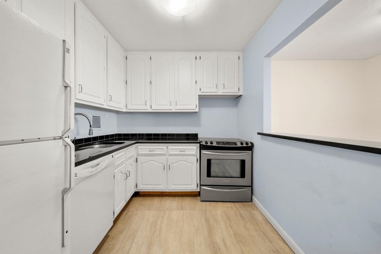 7855 Boulevard E #24K - Photo 4 of 23