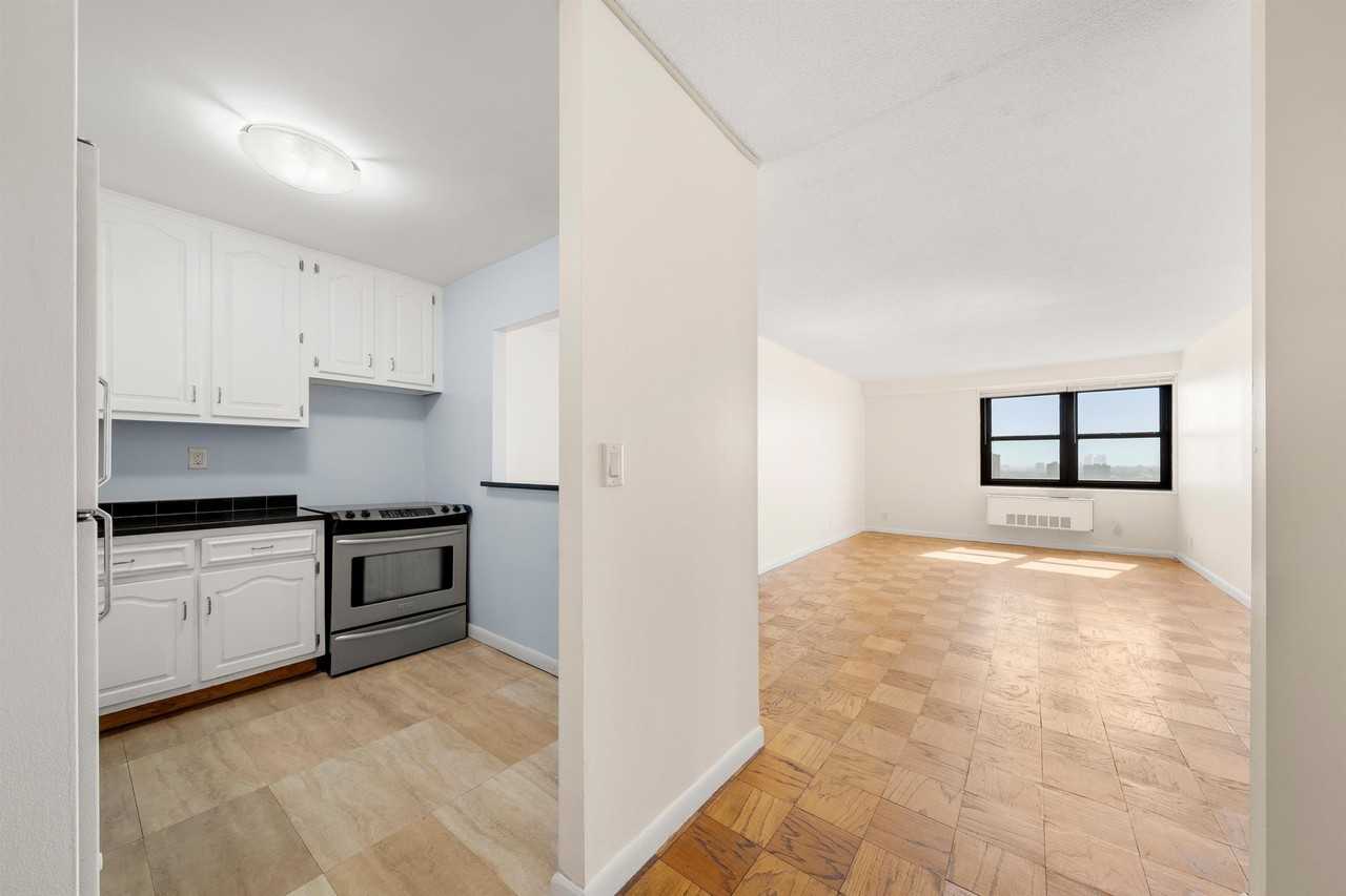 7855 Boulevard E #24K - Photo 6 of 23