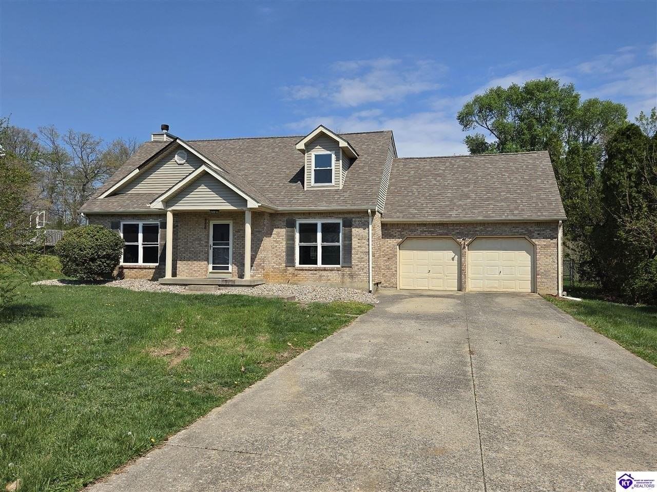 888 N Woodland Dr - Photo 2 of 42