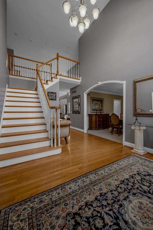 2185 Roswell Dr - Photo 2 of 13