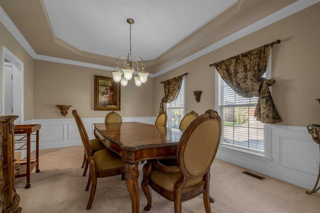 2185 Roswell Dr - Photo 3 of 13