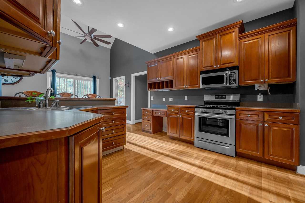 2185 Roswell Dr - Photo 6 of 13