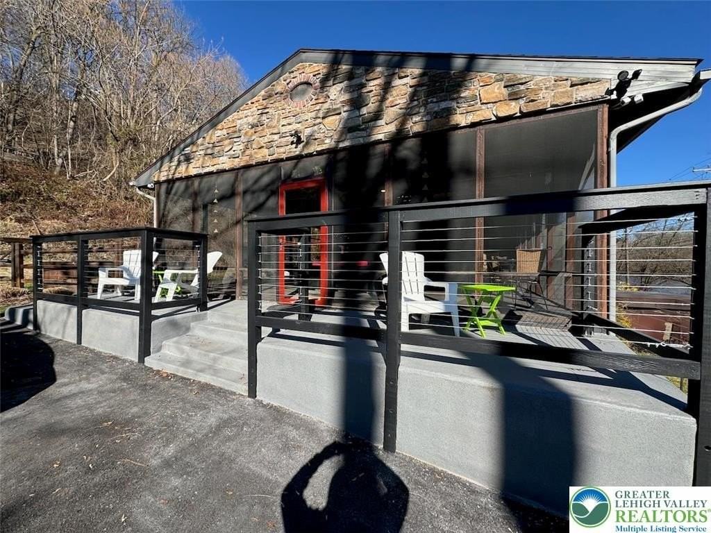 312 Lehigh Dr - Photo 3 of 50