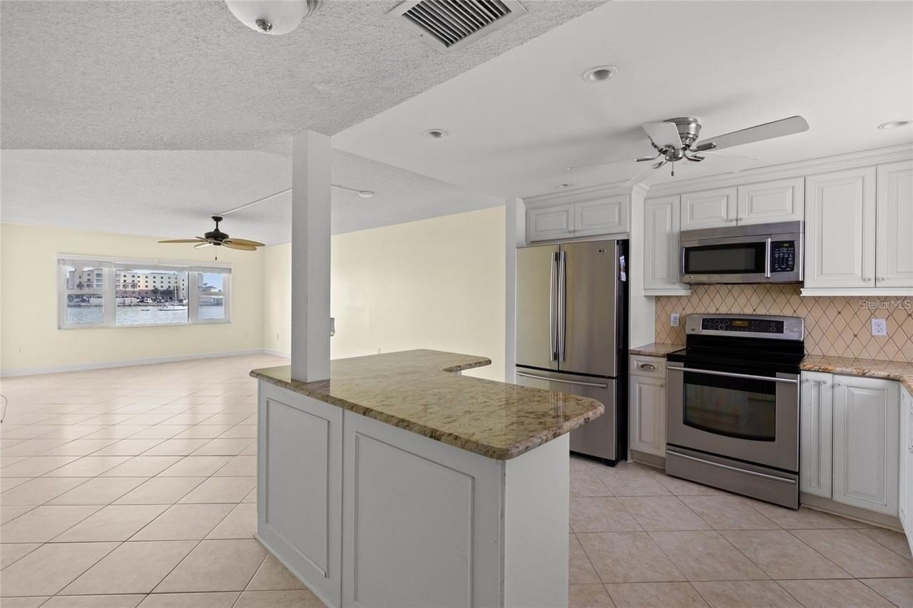 4775 Cove Cir #202 - Photo 5 of 19