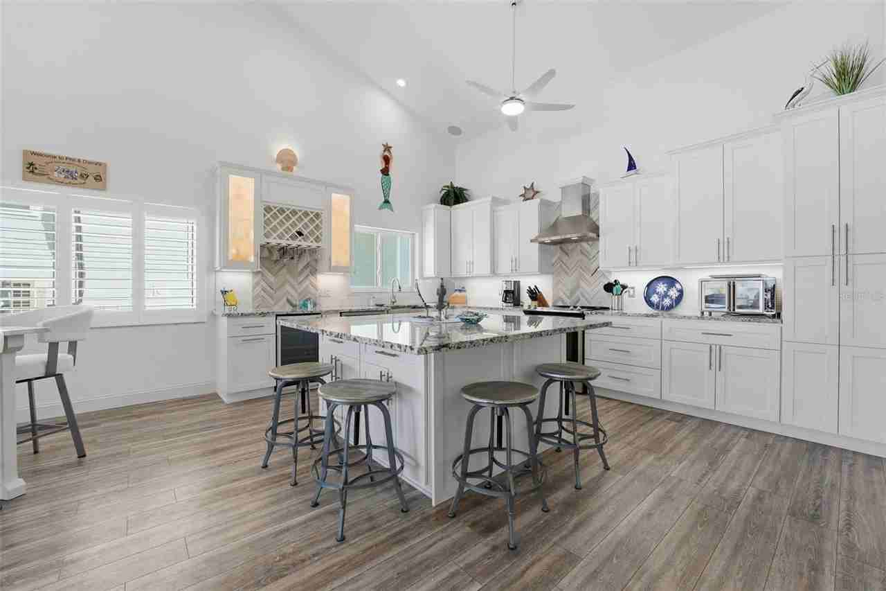 220 Mockingbird Ln - Photo 5 of 50