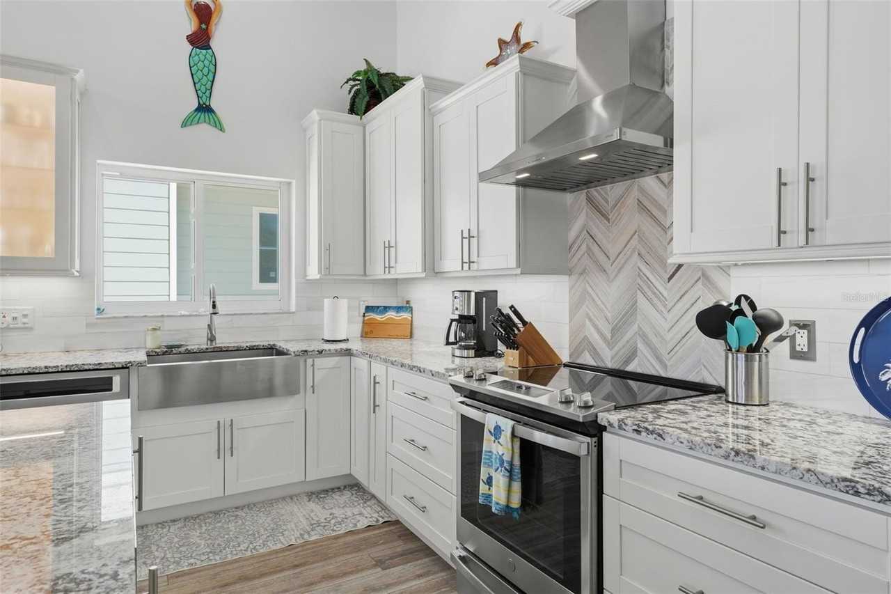 220 Mockingbird Ln - Photo 6 of 50