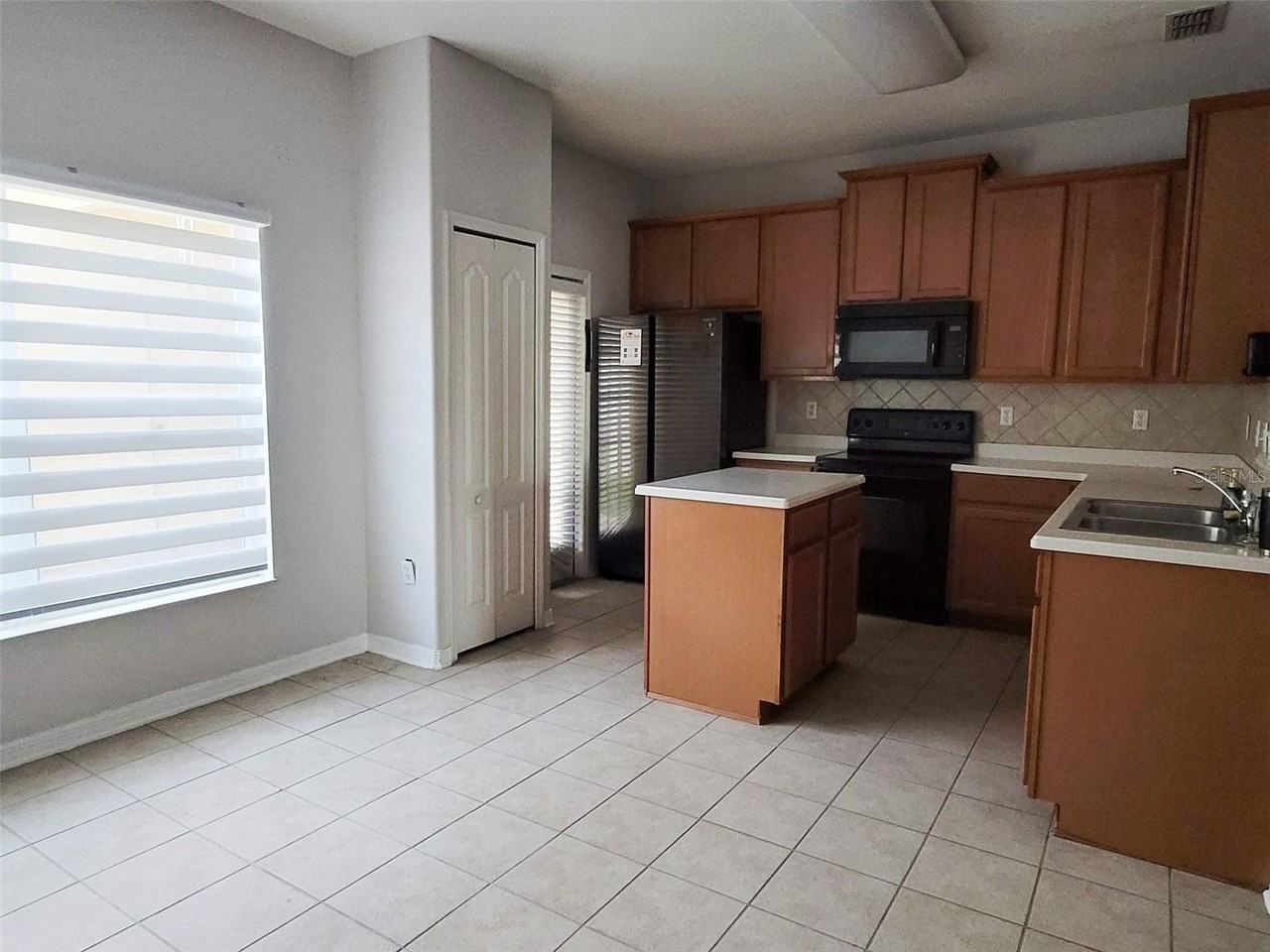 14084 Bridgewater Crossings Blvd - Photo 3 of 50