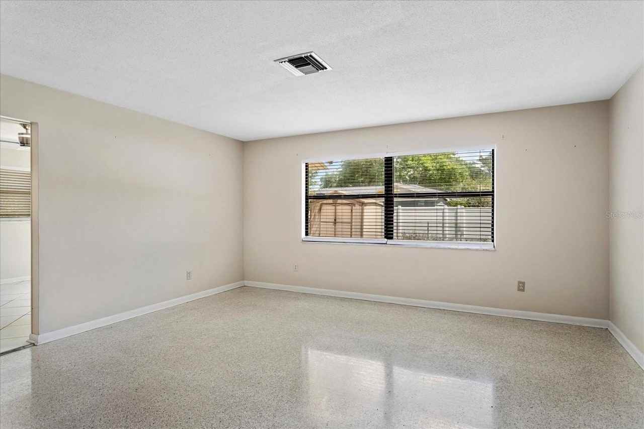 6513 Stockbridge Ave - Photo 5 of 25