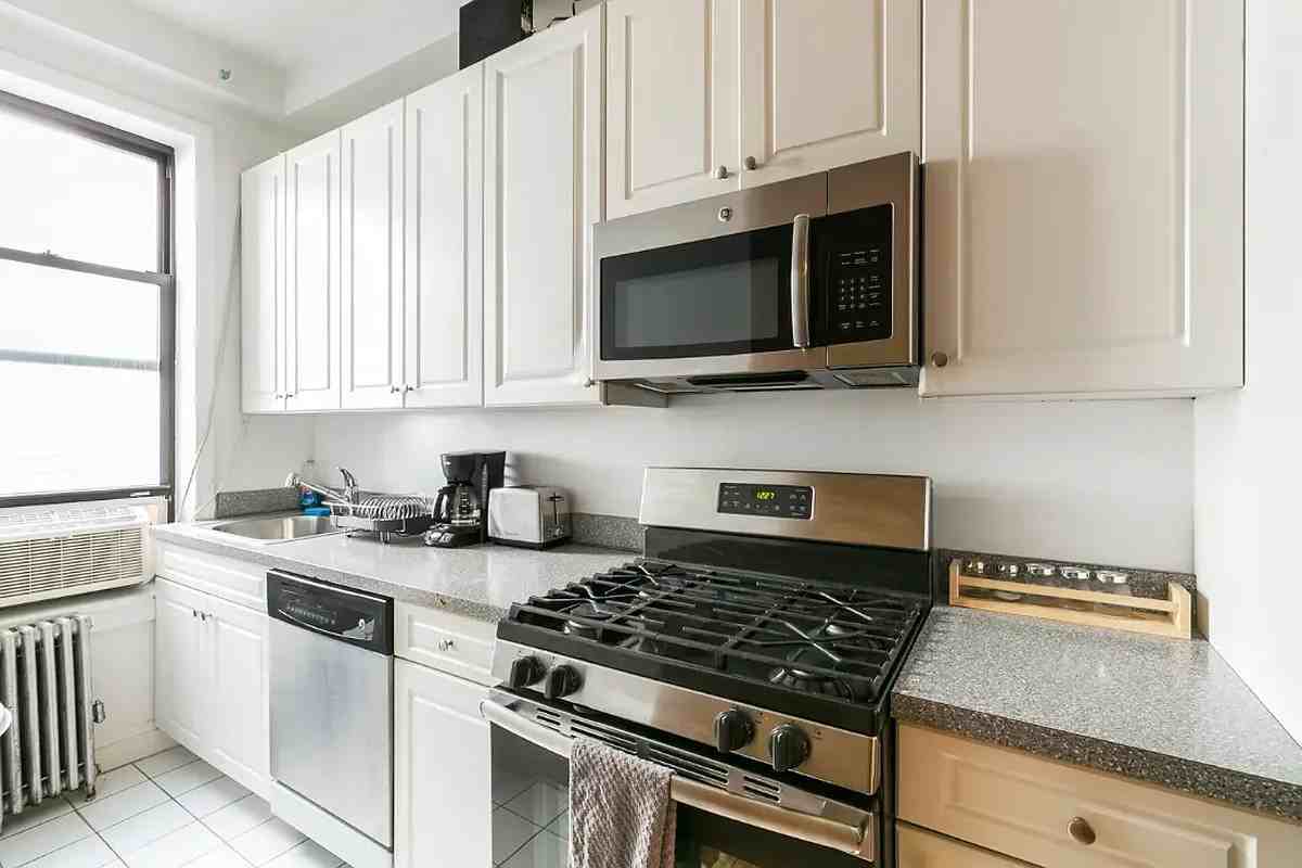 1631 2nd Ave #2N - Photo 2 of 8