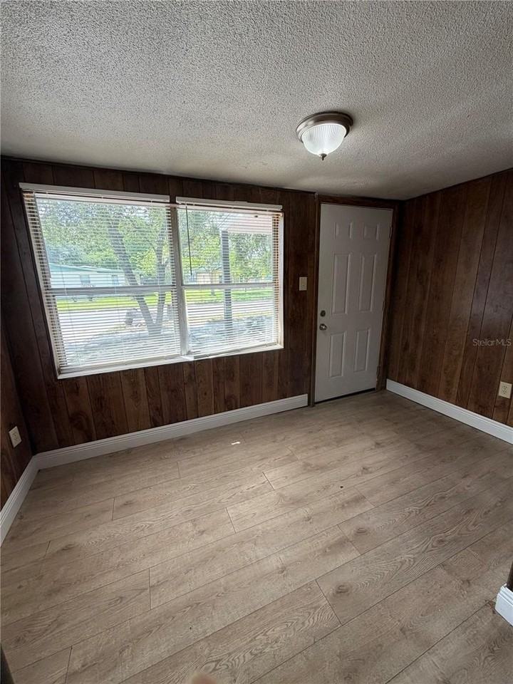443 Mcfall Ave - Photo 5 of 28