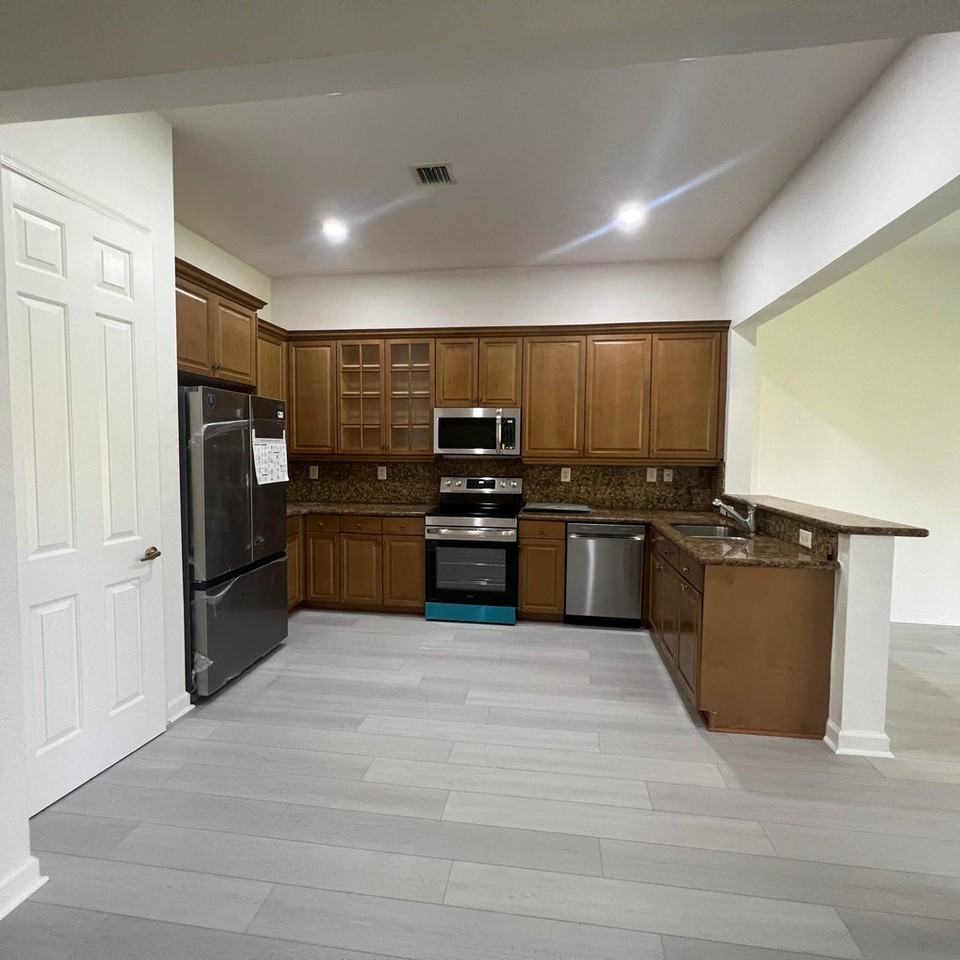 6074 Nw 116th Dr - Photo 2 of 8