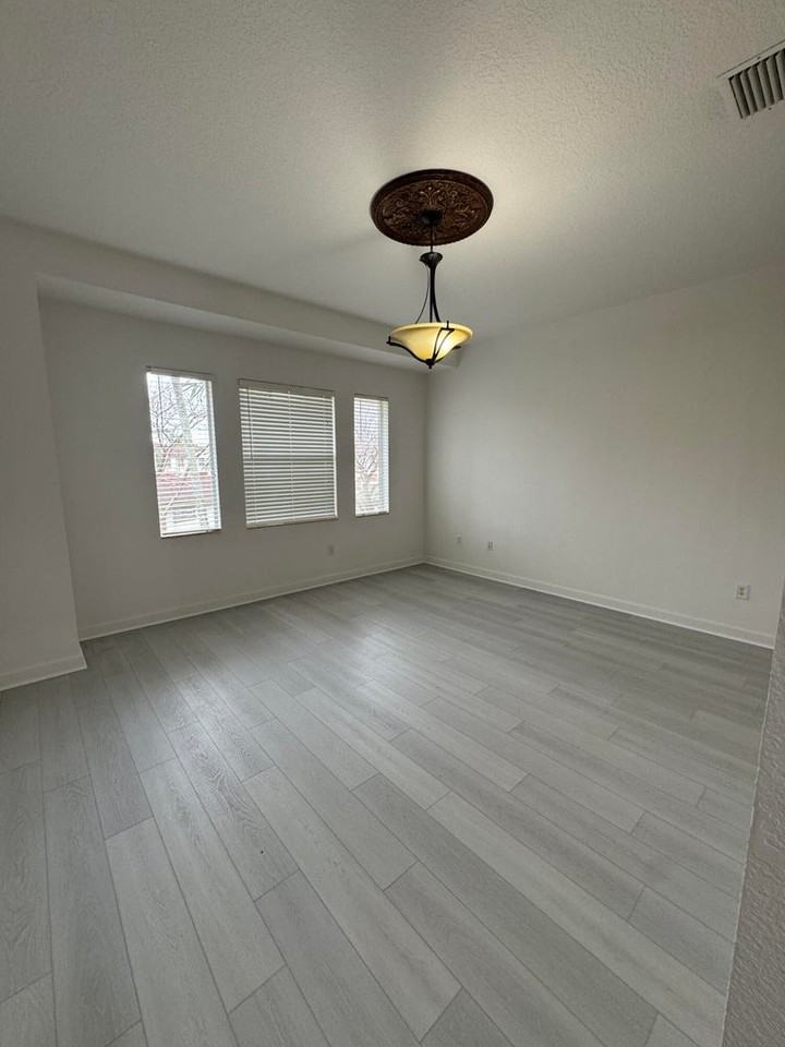 6074 Nw 116th Dr - Photo 5 of 8