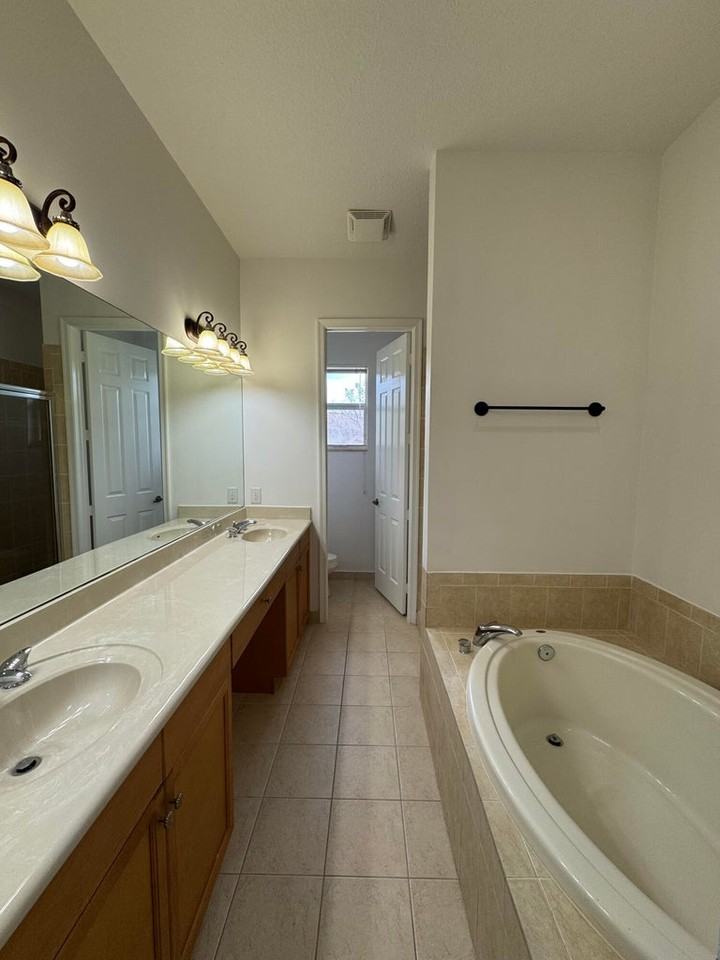 6074 Nw 116th Dr - Photo 7 of 8