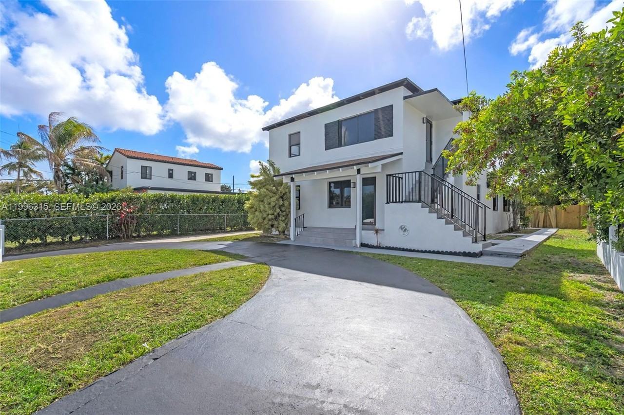 130 Sw 31st Ct - Photo 2 of 8