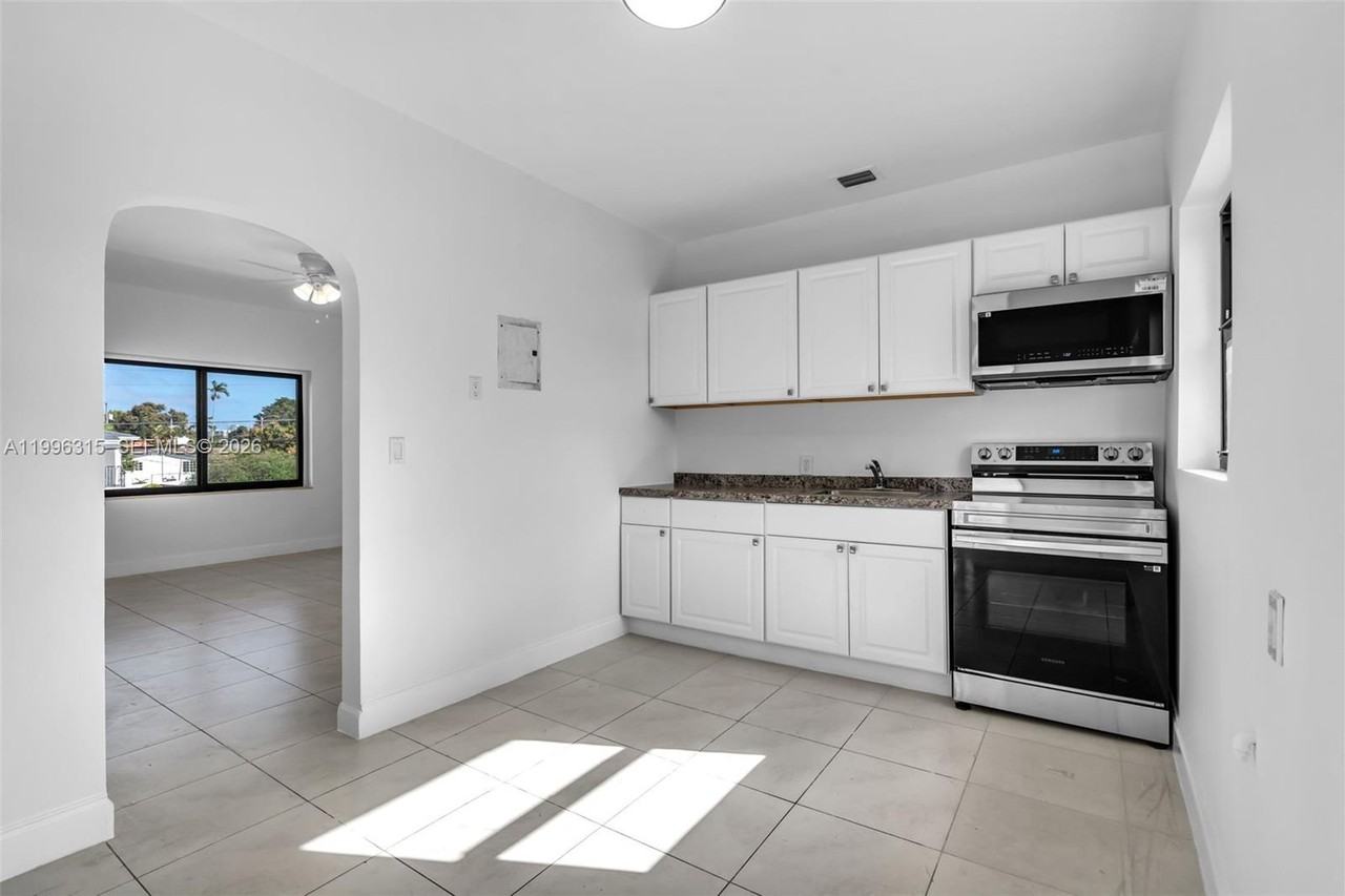 130 Sw 31st Ct - Photo 5 of 8