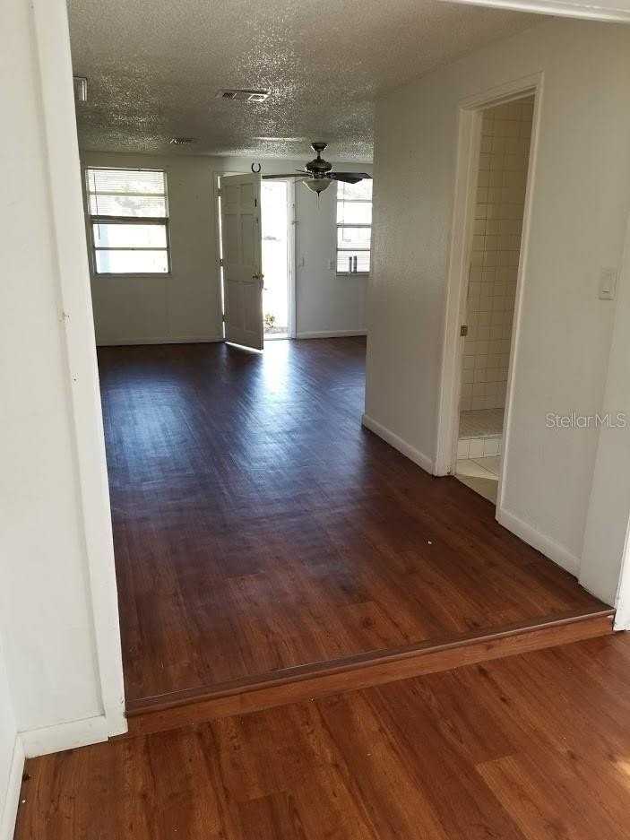 7039 Aurora Dr - Photo 3 of 8