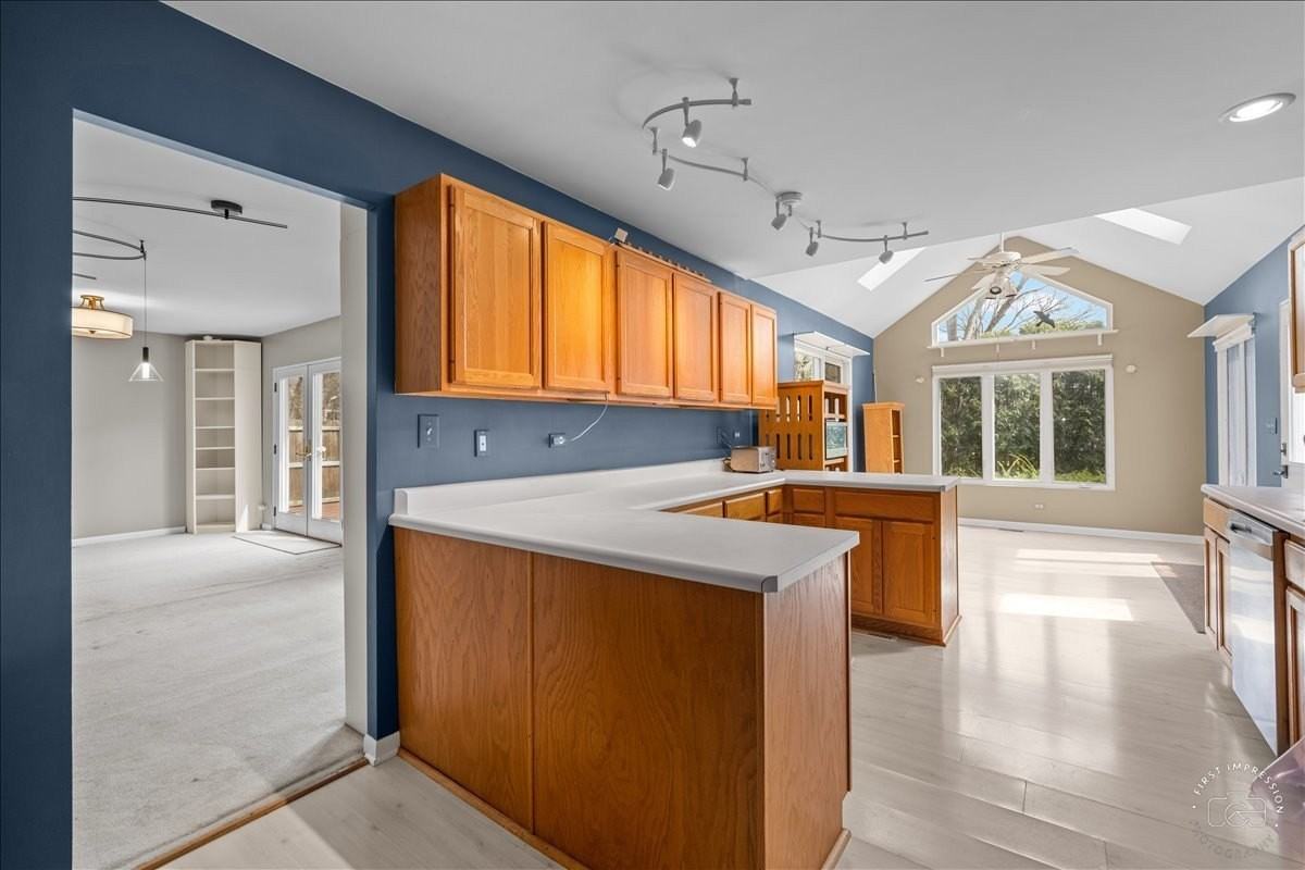 1120 N Brainard St - Photo 3 of 17