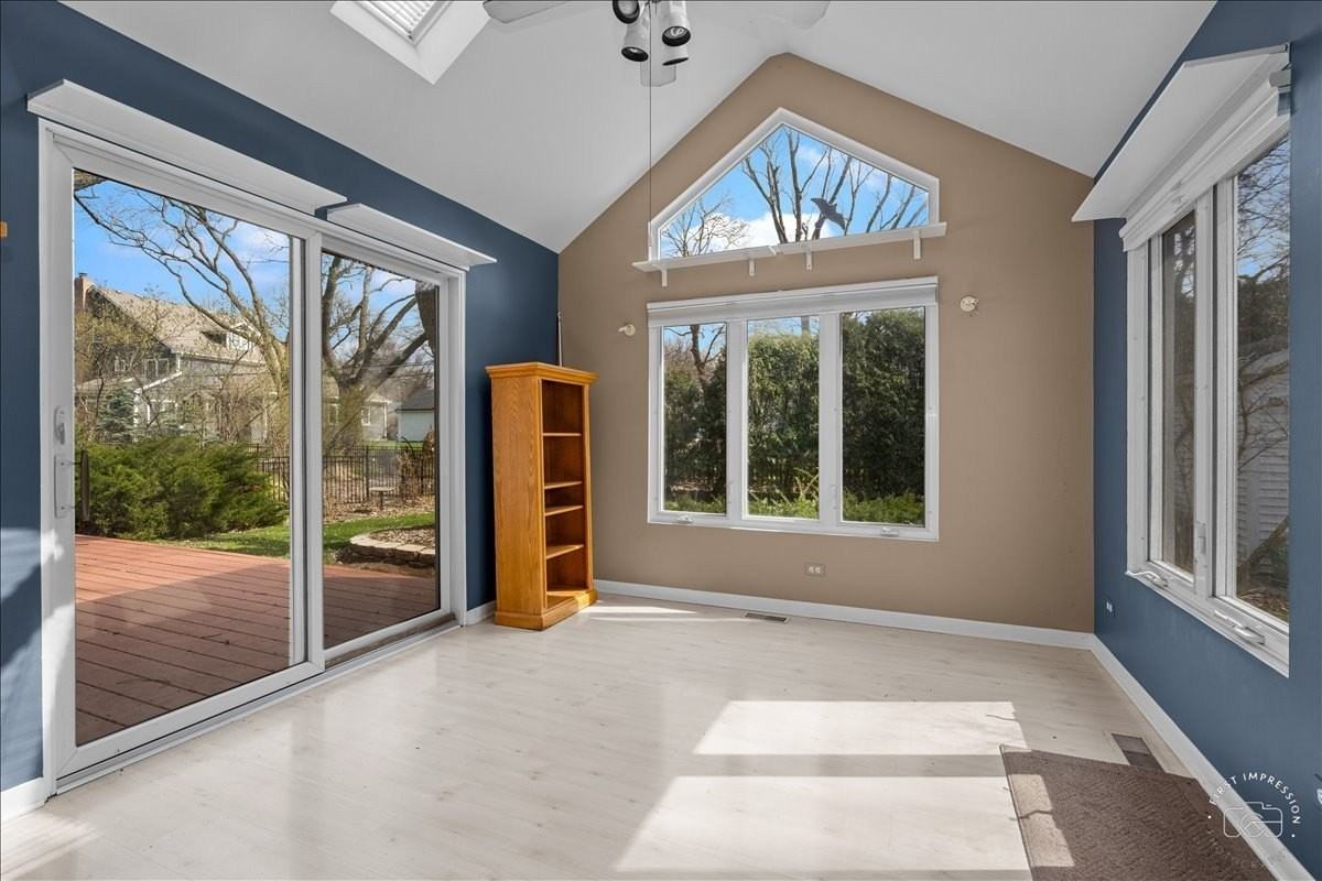 1120 N Brainard St - Photo 4 of 17