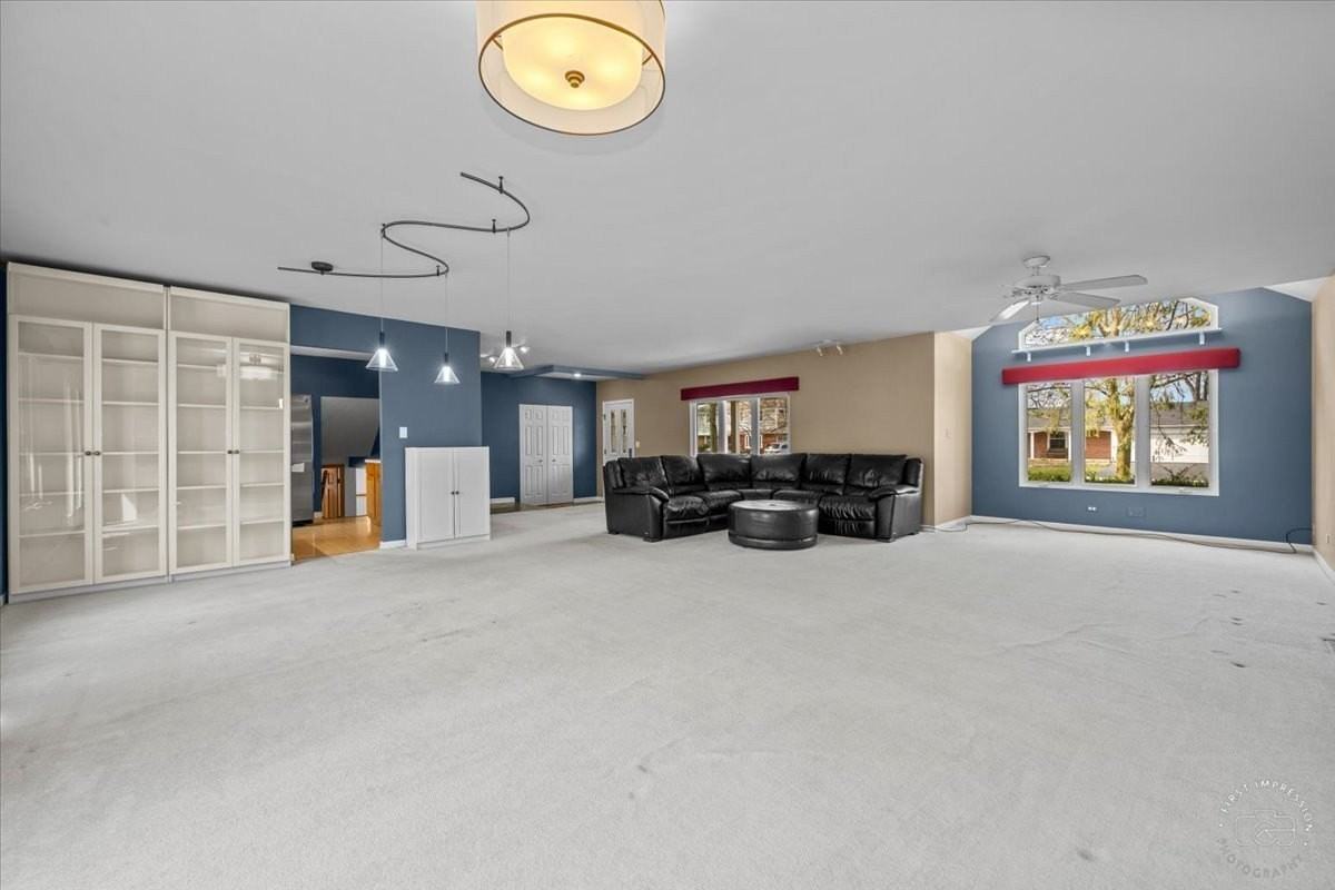 1120 N Brainard St - Photo 5 of 17