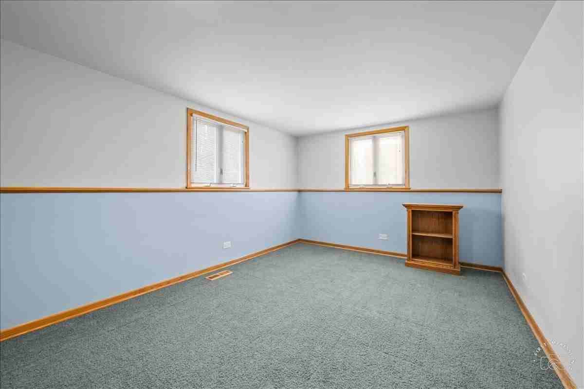 1120 N Brainard St - Photo 7 of 17