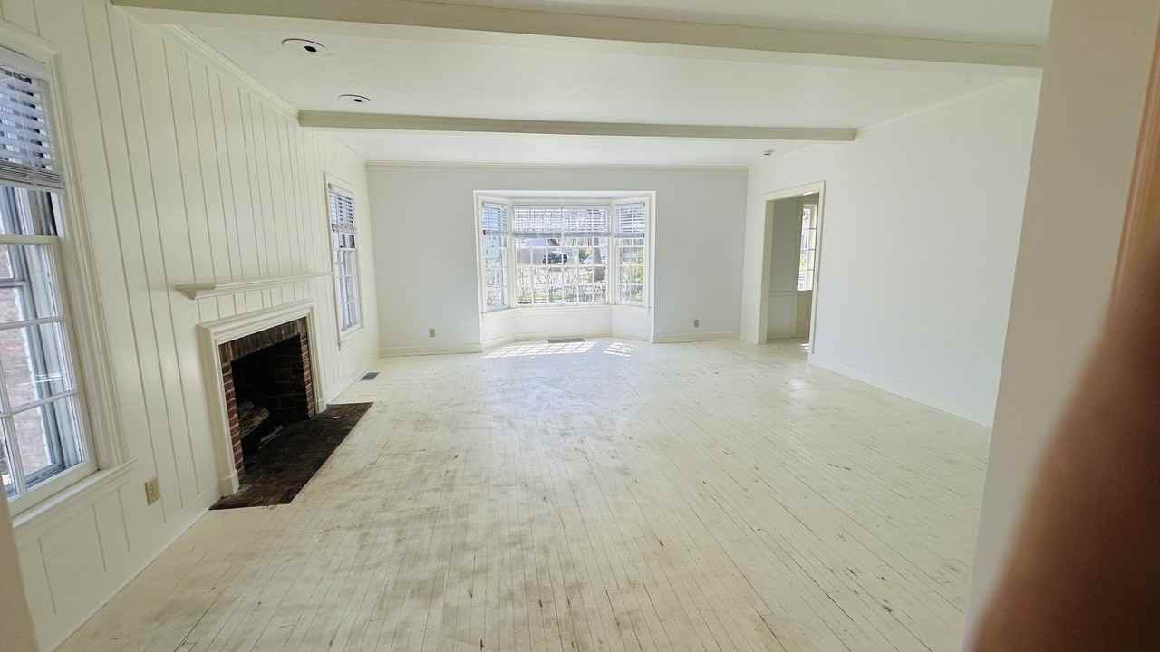 124 W Crystal Lake Ave - Photo 3 of 26