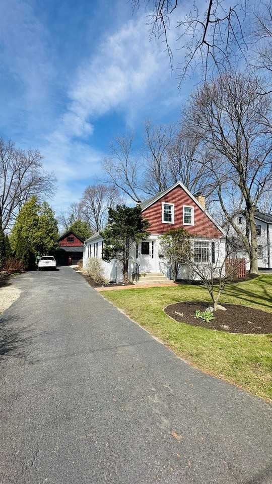 124 W Crystal Lake Ave