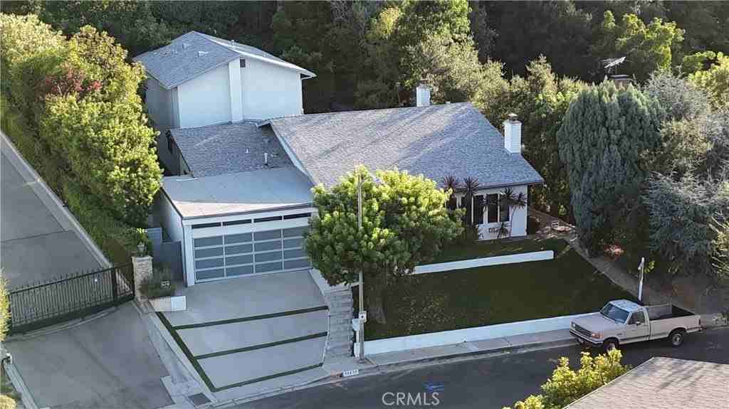 15672 Castlewoods Dr - Photo 2 of 28