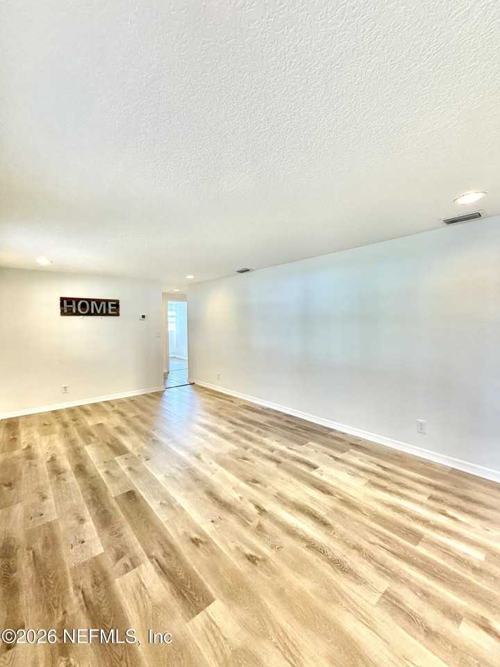 8264 Devoe St - Photo 7 of 31