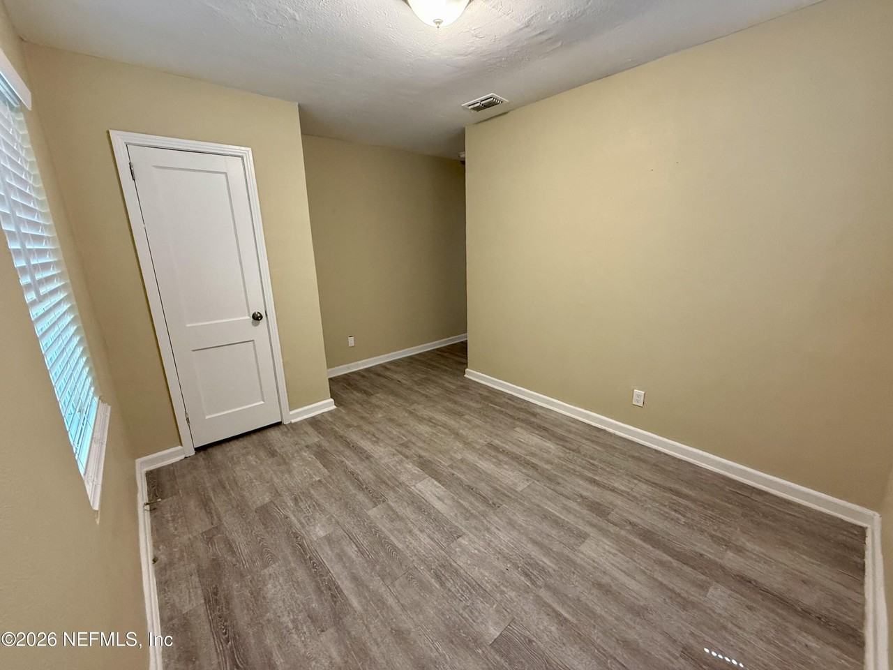 1559 W 31st St - Photo 5 of 10