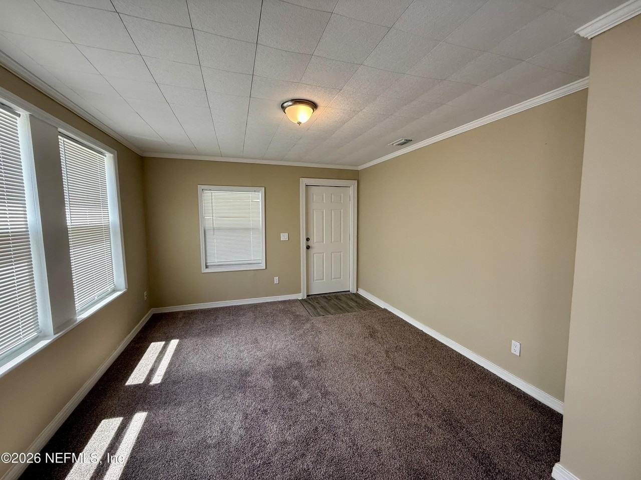 2131 Thelma St - Photo 5 of 11