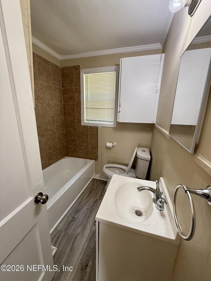 2131 Thelma St - Photo 7 of 11