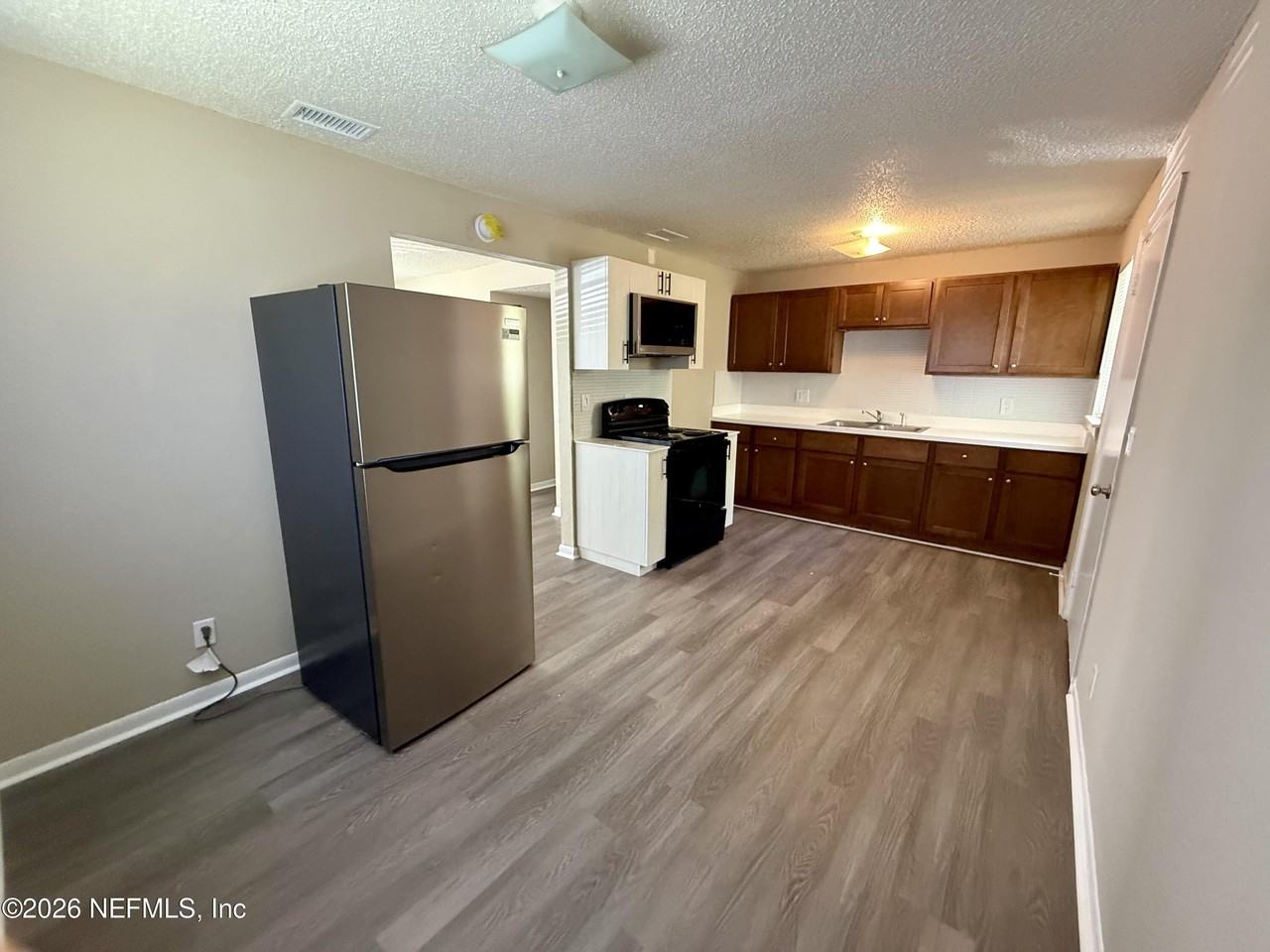 2173 W 14th St - Photo 2 of 10