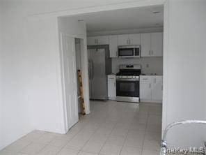 94 Roger Ave - Photo 4 of 16