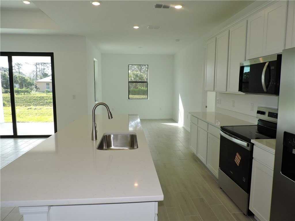 2877 Palisades Dr Se - Photo 7 of 35