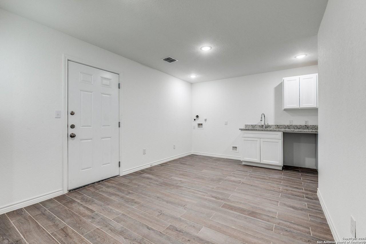 1835 W Poplar St #402 - Photo 5 of 25