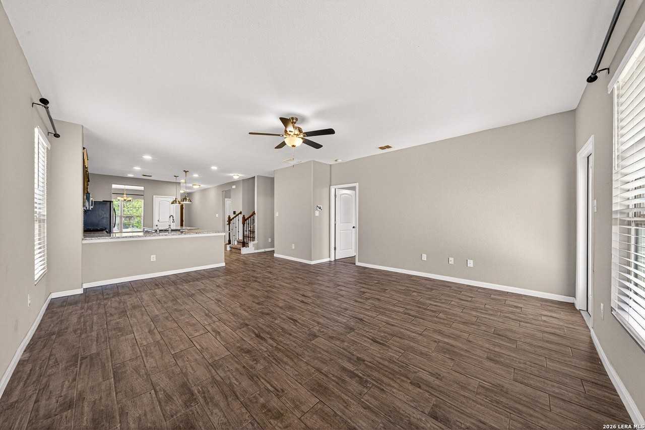 10426 Rosalina Loop - Photo 7 of 38