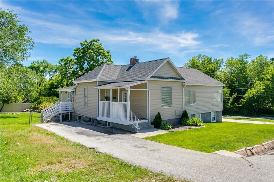 1884 E St #A - Photo 2 of 36