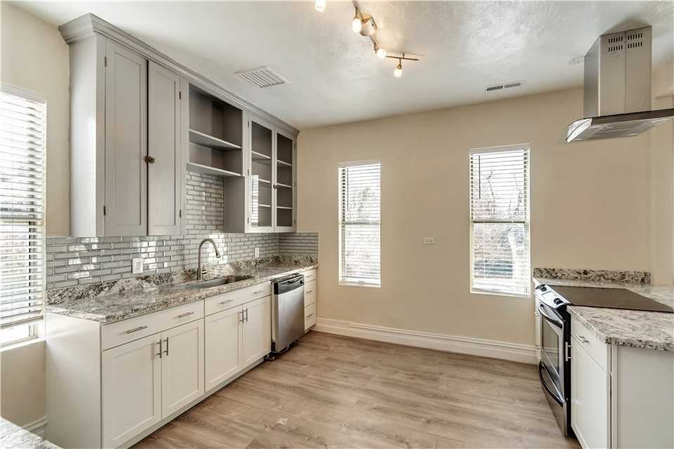 1884 E St #A - Photo 3 of 36