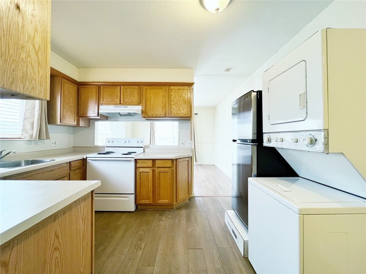 915 Nw #B - Photo 4 of 10