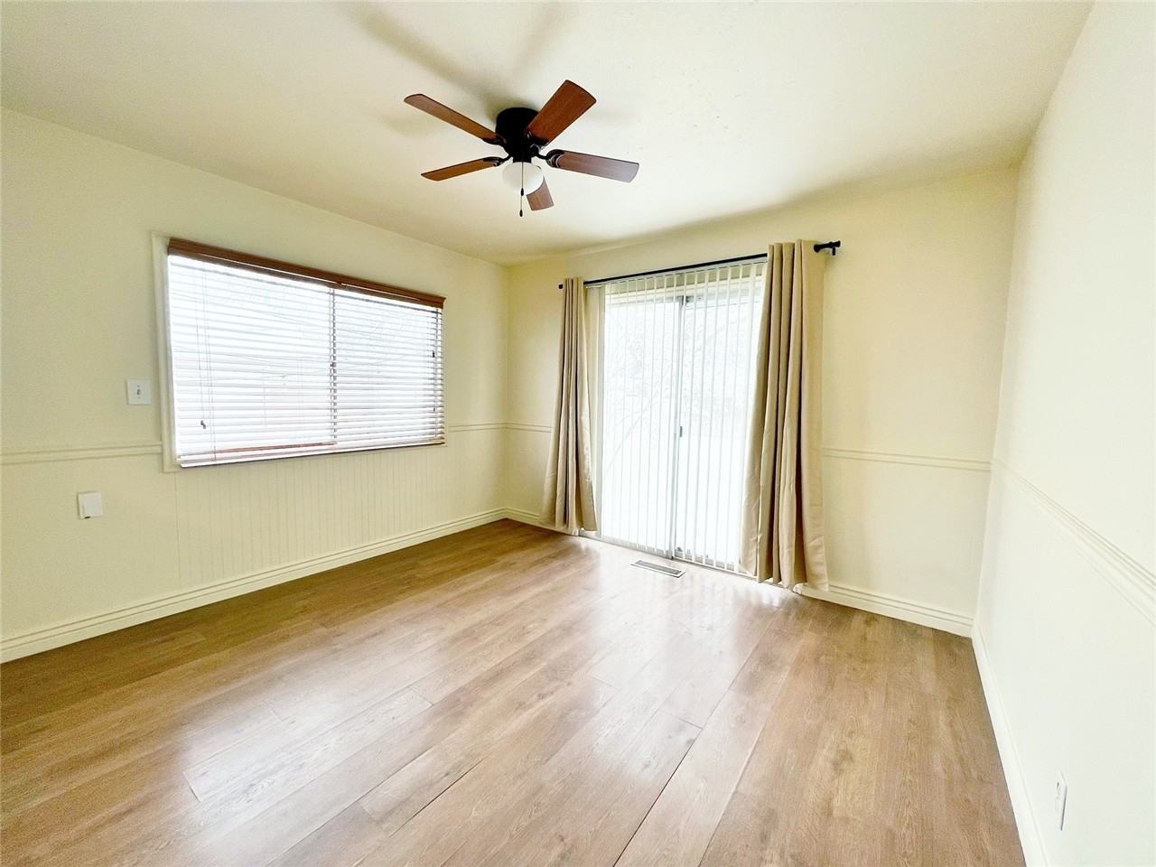 915 Nw #B - Photo 6 of 10