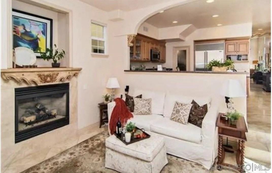 460 Gravilla St - Photo 3 of 9