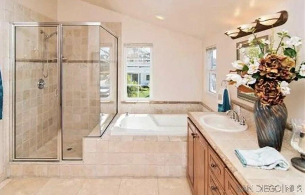 460 Gravilla St - Photo 7 of 9